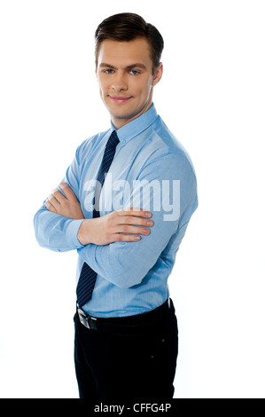 Exekutive stehen isoliert mit gefalteten Händen und lächelt in die Kamera Stockfoto