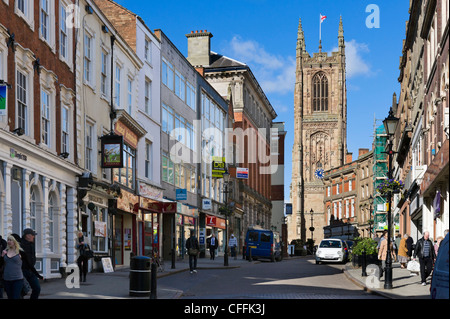 Zeigen Sie nach unten Eisernes Tor im Zentrum Stadt mit Blick auf die Kathedrale, Derby, Derbyshire, East Midlands, England, UK an Stockfoto