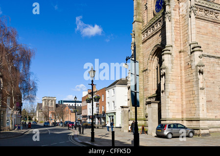 Königin-Straße mit der Vorderseite der Kathedrale auf der rechten Seite zeigen Sie an, Derby, Derbyshire, East Midlands, England, UK Stockfoto