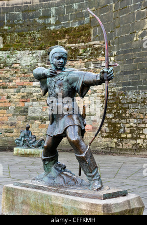 Statue von Robin Hood auf Burgenstraße außerhalb Nottingham Castle, Nottingham, Nottinghamshire, England, Vereinigtes Königreich Stockfoto