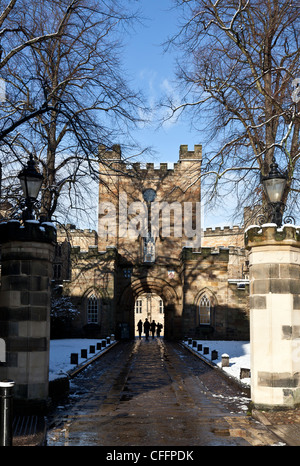 Durham Castle an einem verschneiten Tag im Dezember Stockfoto