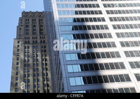 Außenansicht der alten und neuen CIBC-Wolkenkratzer an der King Street im Finanzviertel im Stadtzentrum von Toronto, Ontario, Kanada. Stockfoto