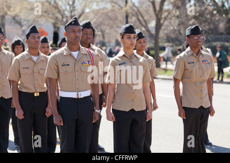 African-American Jr. ROTC Gruppe Strammstehen Stockfoto