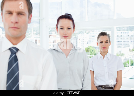 Handwerker stehen in einer Linie Stockfoto