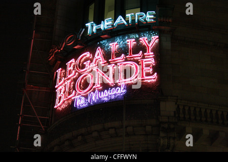 Legally Blonde Zeichen. Savoy Theater, Strand, London, Vereinigtes Königreich, WC2 Stockfoto