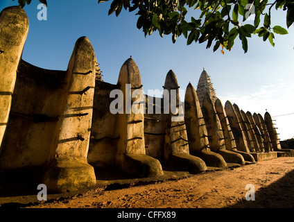 Die Sahel-Stil-Moschee in Bobo Dioulasso in Burkina Faso. Stockfoto