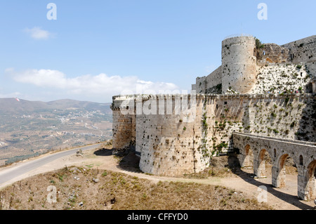 Krak des Chevaliers. Syrien. Blick auf die Südwestseite des Krac des Chevalies eine der größten Burgen der Kreuzritter. Weitgehend Stockfoto