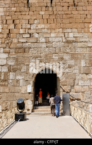 Krak des Chevaliers. Syrien. Blick auf den gewölbten Eingang, Krac des Chevalies eine der größten Burgen der Kreuzritter. Weitgehend Stockfoto