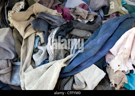 Kleidung der Opfer der Roten Khmer sind auf Anzeige im Choeung Ek Killing Fields Museum in Phnom Penh, Kambodscha. Stockfoto