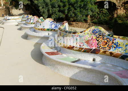 Bunte Serpentin Bank am Parc Güell in Barcelona, Spanien Stockfoto