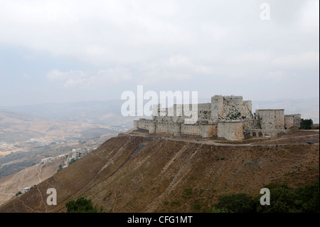 Panoramablick auf der Südwestseite des Krac des Chevalies, eines der größten Burgen der Kreuzritter. Syrien. Stockfoto