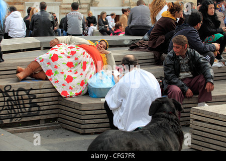 Griechenland Athen Monastiraki einige Zigeuner auf dem Platz Stockfoto