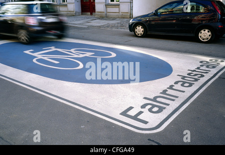 Radfahren Straße im Berliner Bezirk Prenzlauer Berg gewidmet. Stockfoto