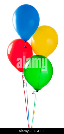 Eine Gruppe von roten, gelben, grünen und blauen Luftballons auf weißem Hintergrund Stockfoto