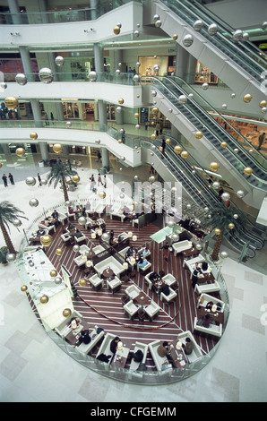 China, Shanghai, Plaza 66 Einkaufszentrum Atrium Café Stockfoto