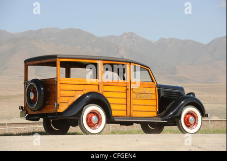 1935 Ford Woodie Deluxe Kombi Stockfoto