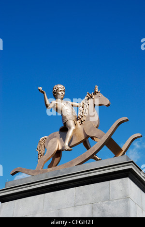 Vierte Sockel Statue "Machtlos Strukturen, Fig101" von Elmgreen und Dragset, Trafalgar Square, London Stockfoto