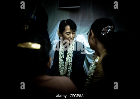 Aung San Suu Kyi trifft sich mit hochrangigen Vertretern der Nationalliga für Demokratie in Rangun Stockfoto