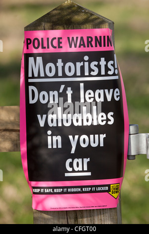 Autofahrer-Diebstahl-Warnschild entlang Ridgeway Stockfoto