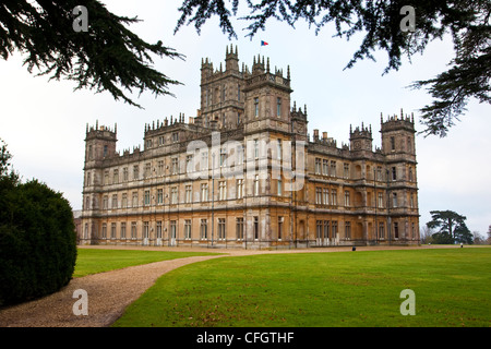 Außenseite des Highclere Castle, Newbury, Berkshire, England, Vereinigtes Königreich Stockfoto