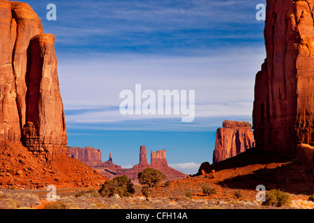 Blick durchs Fenster Nord, Monument Valley, Arizona USA Stockfoto