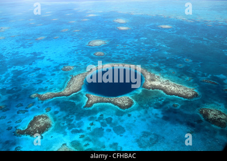 Great Blue Hole, ein Eingestürztes underwater Cave System, Lighthouse Reef, Mesoamerikanischen Barriereriff, Belize, Karibik, Zentral- und Lateinamerika Stockfoto