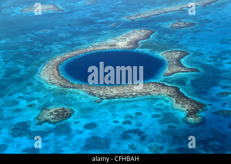 Great Blue Hole, ein Eingestürztes underwater Cave System, Lighthouse Reef, Mesoamerikanischen Barriereriff, Belize, Karibik, Zentral- und Lateinamerika Stockfoto