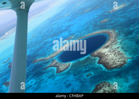 Great Blue Hole, ein Eingestürztes underwater Cave System, Lighthouse Reef, Mesoamerikanischen Barriereriff, Belize, Karibik, Zentral- und Lateinamerika Stockfoto