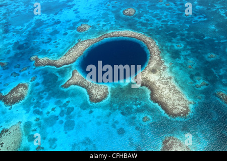 Great Blue Hole, ein Eingestürztes underwater Cave System, Lighthouse Reef, Mesoamerikanischen Barriereriff, Belize, Karibik, Zentral- und Lateinamerika Stockfoto