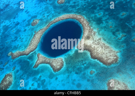 Great Blue Hole, ein Eingestürztes underwater Cave System, Lighthouse Reef, Mesoamerikanischen Barriereriff, Belize, Karibik, Zentral- und Lateinamerika Stockfoto