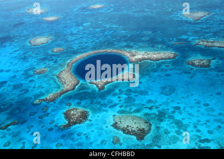 Great Blue Hole, ein Eingestürztes underwater Cave System, Lighthouse Reef, Mesoamerikanischen Barriereriff, Belize, Karibik, Zentral- und Lateinamerika Stockfoto