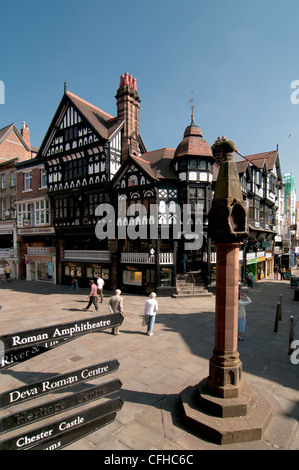 Chester zu überqueren, an der Kreuzung der Eastgate Street, Watergate Stree t, Northgate und Bridge street Stockfoto