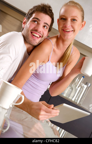 paar in der Küche frühstücken Stockfoto