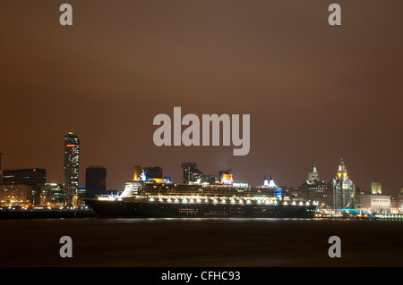 Das Cunard-Kreuzfahrtschiff "Queen Mary 2' in Liverpool Stockfoto