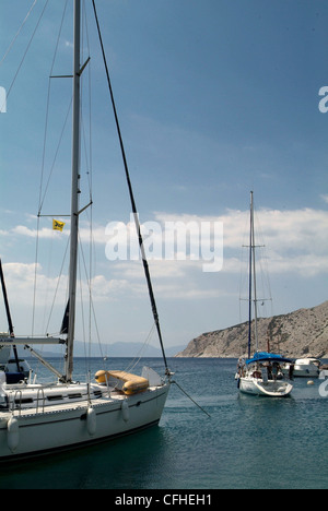Griechenland Athen. Die Saronischen Golf Aegina Insel Perdika.  Der Ferienort Hafen;  Yachten. Stockfoto