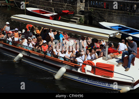 Bootsfahrt auf dem Fluss Dronne umgibt Brantome in der Dordogne-Region von Frankreich Stockfoto