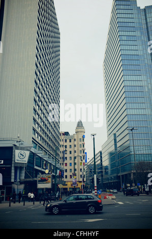 Straßenbild und Hochhäuser im Stadtzentrum von Brüssel, Belgien. Stockfoto