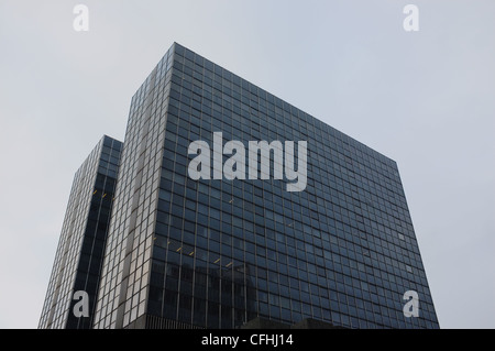 High-Rise Bürohaus ein modernes Beispiel der Architektur der Stadt Zentrum von Brüssel, Belgien. Stockfoto