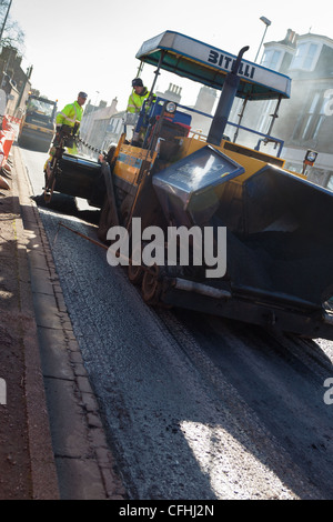 Asphalt Asphalt werden eine Straße nach Straßenschäden zu erneuern. Montrose Schottland Großbritannien Stockfoto