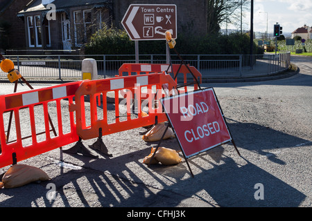 Straße gesperrt Verkehrszeichen während Hauptstraße repariert in Montrose Scotland UK Stockfoto