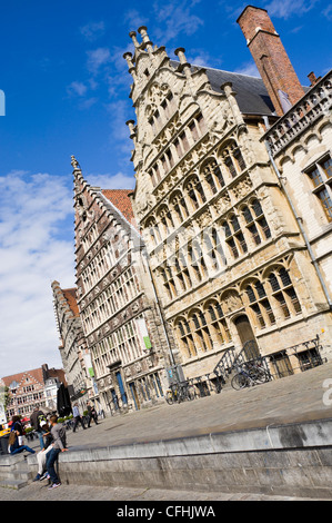 Vertikale Ansicht des historischen Giebelhäuser Gebäude, Gildehuis van de Vrije Schippers und Korenmetershuis auf Graslei in Gent, Belgien Stockfoto