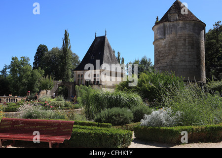 Renaissance-Pavillon und Saint Roch Tower in französischen Stadt Brantome in der Dordogne-Region von Frankreich Stockfoto