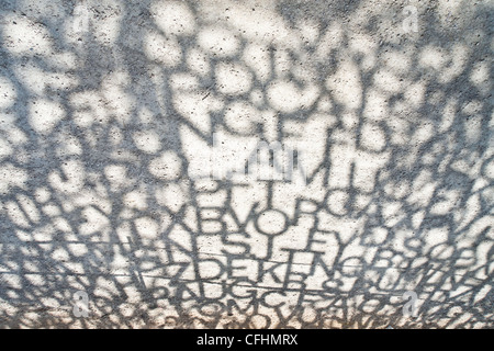 Jaume Plensa Scrabble wie Kunstwerke (Farbe) in Yorkshire Sculpture Park, Wakefield Stockfoto