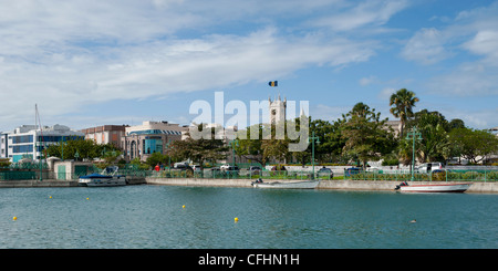 Ein Blick auf das Parlamentsgebäude und die National Heroes Square in Bridgetown, Barbados, Karibik Stockfoto