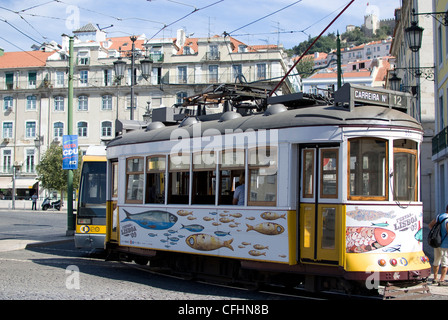 Gelbe Lissabon Straßenbahn in Lissabon, Portugal Stockfoto