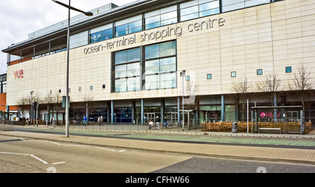 VUE Ocean Terminal Einkaufszentrum mit The Royal Yacht Britannia in Leith Docks Leith Edinburgh Schottland Stockfoto