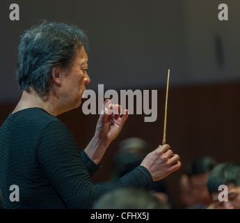 Paris, Frankreich, Portrait, Korean Symphony Orchestra 'The Unhasu Orchestra' zusammen mit dem 'Radio France Philharmonic Orchestra' konzertiert unter der Leitung des renommierten südkoreanischen Dirigenten Chung Myung-Whun im Salle Playel Theater, Stockfoto