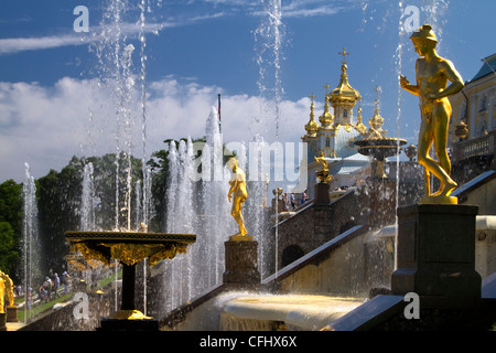 Fontänen in Peterhof bei Sankt Petersburg, Russland Stockfoto