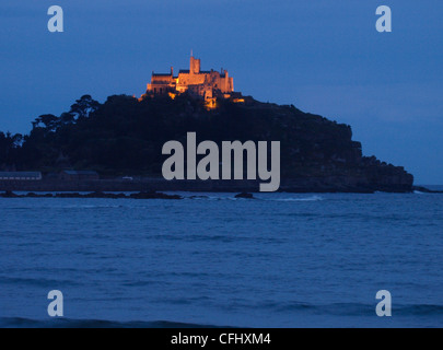 St. Michaels Mount in der Nacht, Cornwall, UK Stockfoto