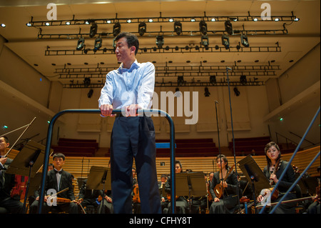 Paris, Frankreich, North Korean Symphony Orchestra "Unhasu Orchester" zusammen mit "Radio France Philharmonic Orchestra" führen Sie erstes Konzert in Europa unter der Leitung von renommierten südkoreanischen Dirigent Myung-Whun Chung, im Salle Playel Theater, Stockfoto